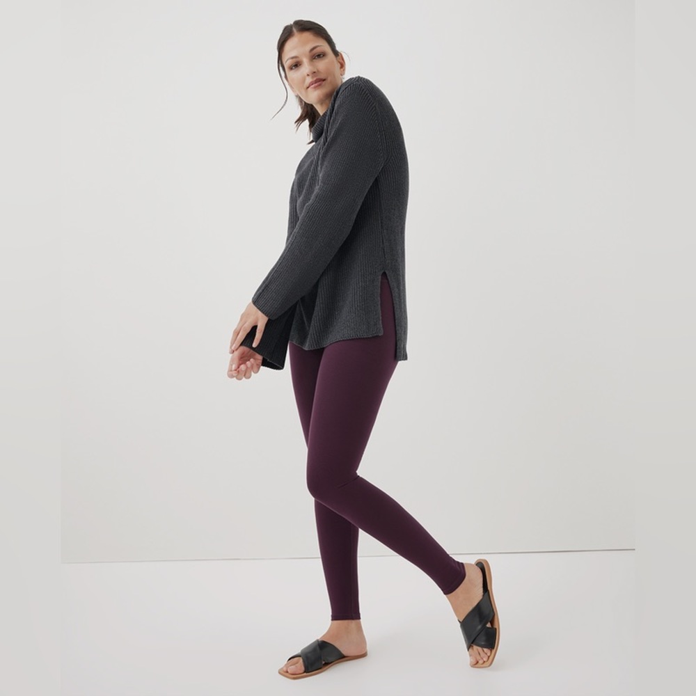 NWT PACT Purefit Legging in Winter Berry - Medium